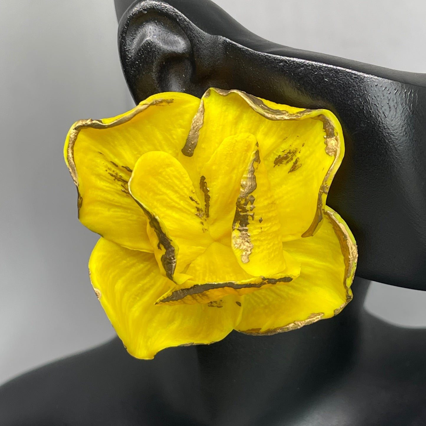 Statement yellow petal flower