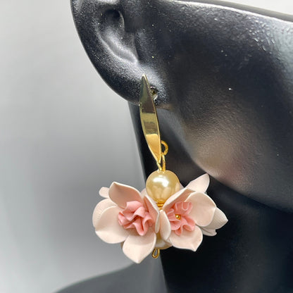 Light pink daffodils flower bouquet