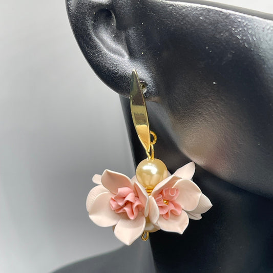 Light pink daffodils flower bouquet
