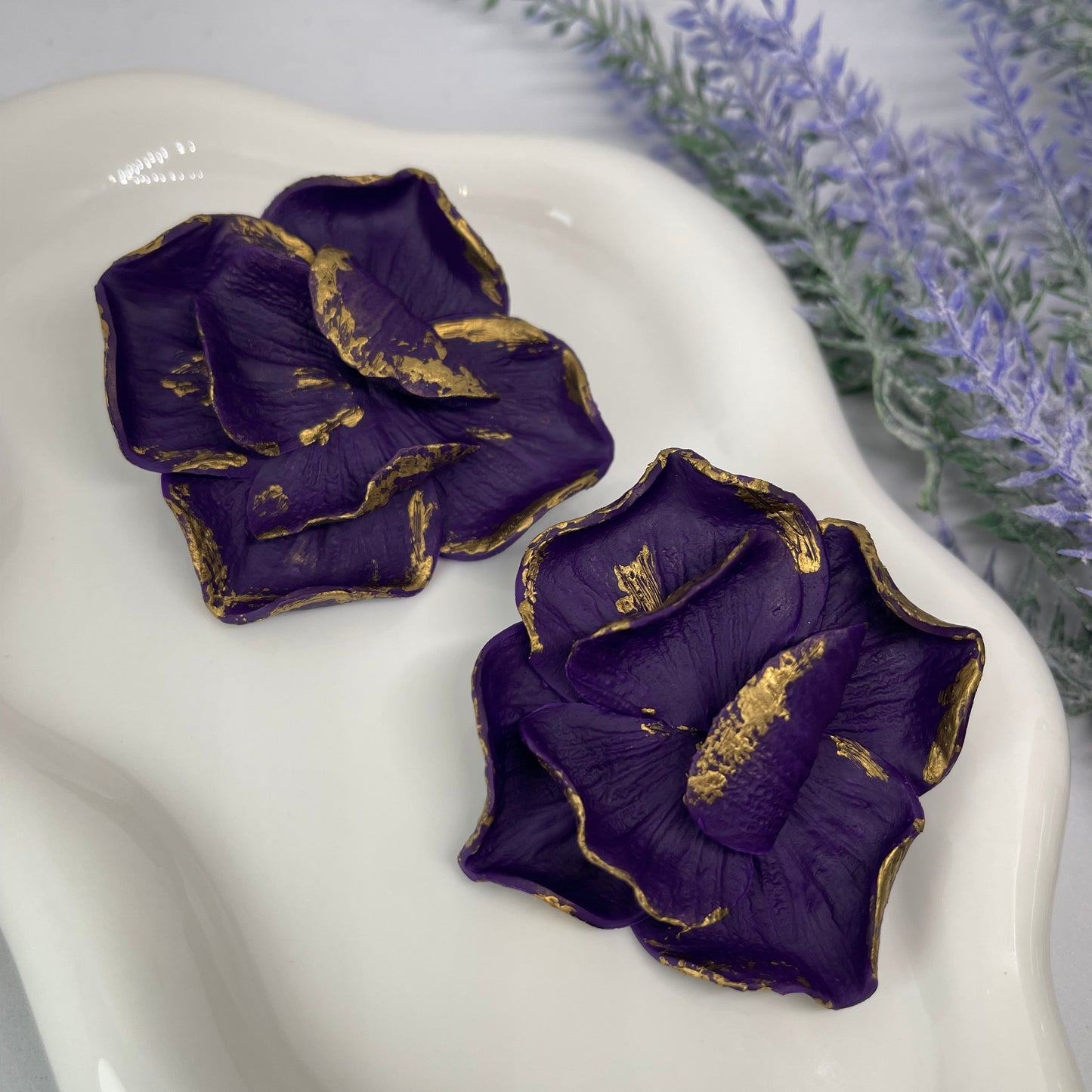 Statement violet petal flower