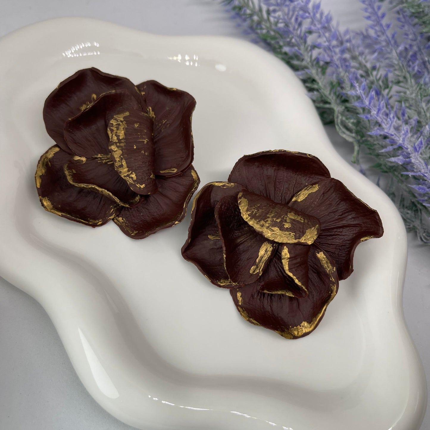 Statement brown petal flower