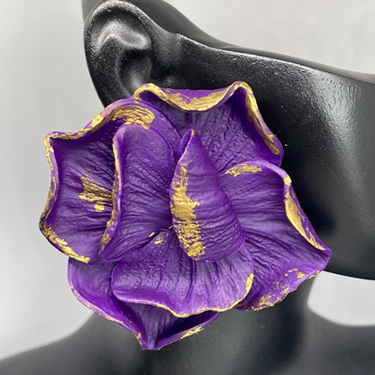 Statement violet petal flower