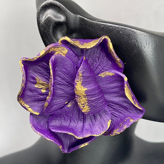 Statement violet petal flower