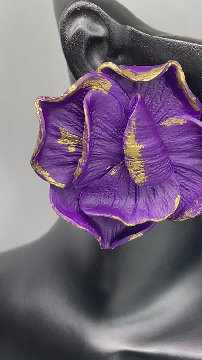 Statement violet petal flower