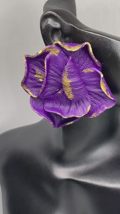 Statement violet petal flower