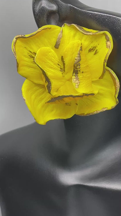 Statement yellow petal flower